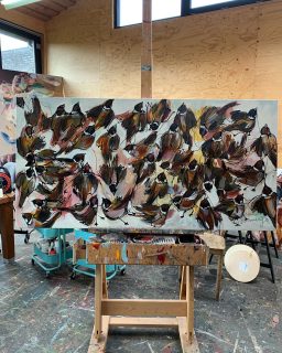De alom geliefde huismus….
.
.
.
#schilderij #janettimmerije #kunst #affordableart #birdsinart #painting #mixedmedia #artistoninsta #mussen #sparrow #inspiredbynature #artonyourwalls